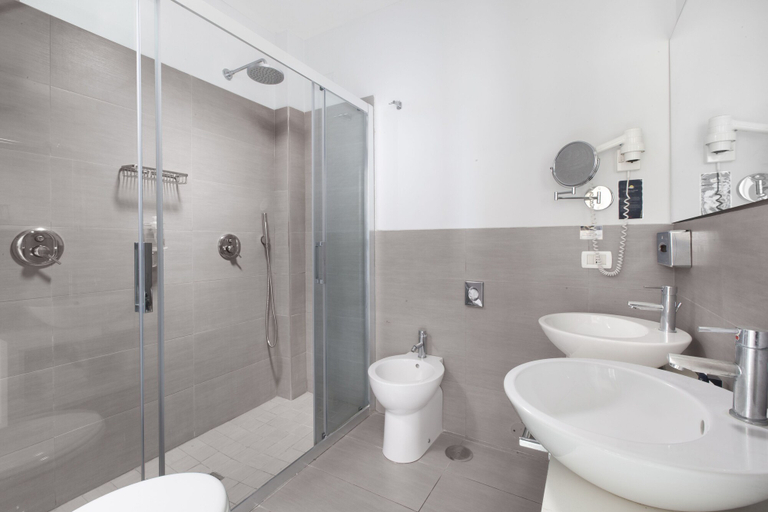 Bathroom 4, Nastro Azzurro Resort, Napoli