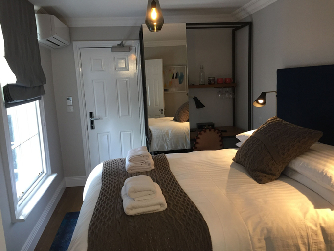 Bedroom 3, Pembroke Hall, Dublin