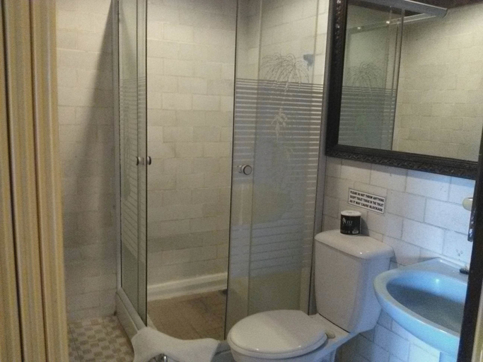 Bathroom 5, Gazebo Beach Hotel, Denpasar
