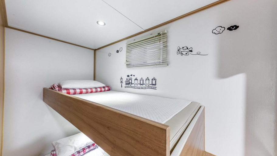 Bedroom 3, Gapeyong Unak Holiday Caravan, Gapyeong