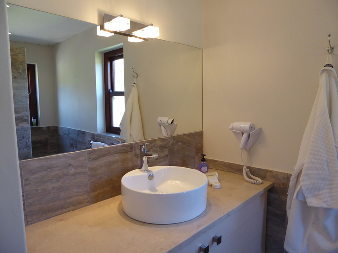 Bathroom 3, Saddlebrook Cottage, Cape Winelands