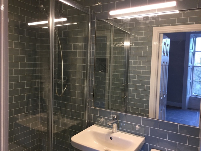 Bathroom 4, Pembroke Hall, Dublin