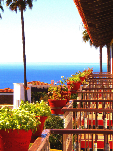 Exterior & Views 6