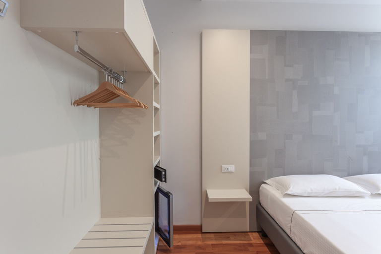 Bedroom 3, Boston, Pistoia