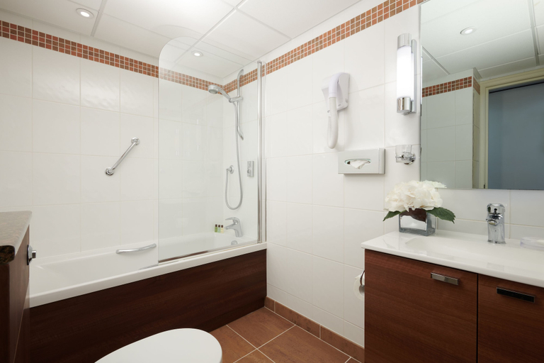 Bathroom 5, The Duke Hotel