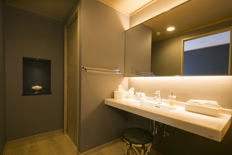 Bathroom 5, Yugawara Mizunokaori, Yugawara
