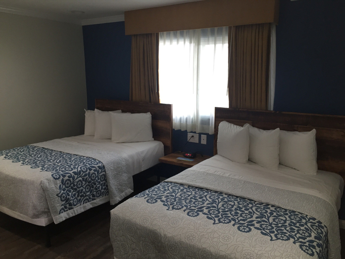 Bedroom 3, Days Inn & Suites by Wyndham San Diego SDSU, San Diego
