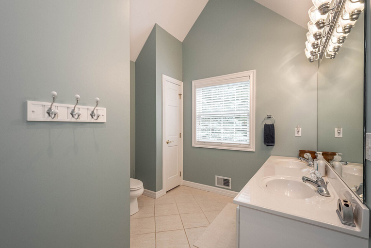 Bathroom 3, Already Hooked, Garrett