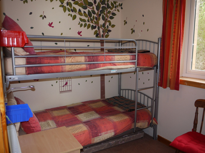 Bedroom 2, Roe Deer Cottage, Highland