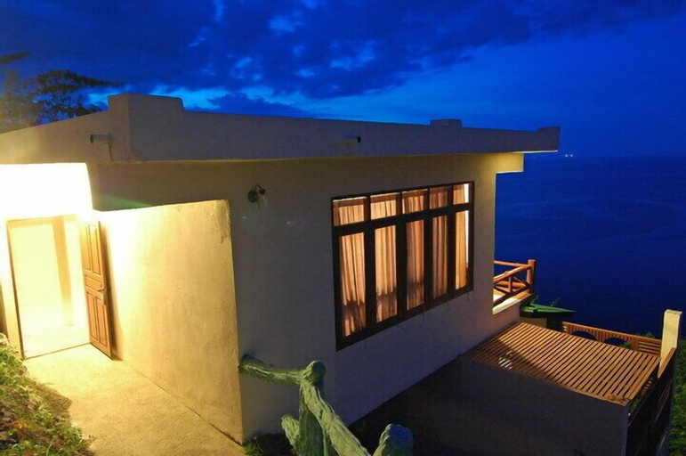 Exterior & Views 13
