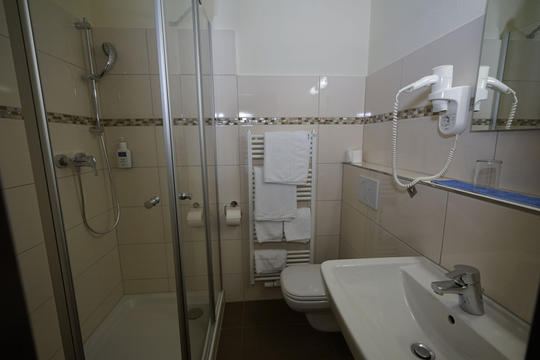 Bathroom, Rabes Hotel Kiel am Hauptbahnhof, Kiel