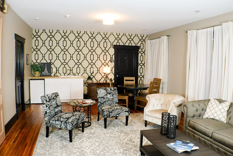 Others 4, Hotel Hartington, Cedar