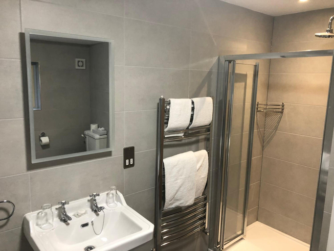 Bathroom 3, Corralea Court