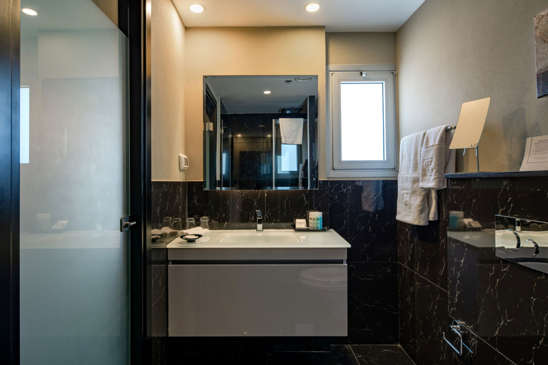 Bathroom 5, PLAY Seaport Suite Hotel TLV
