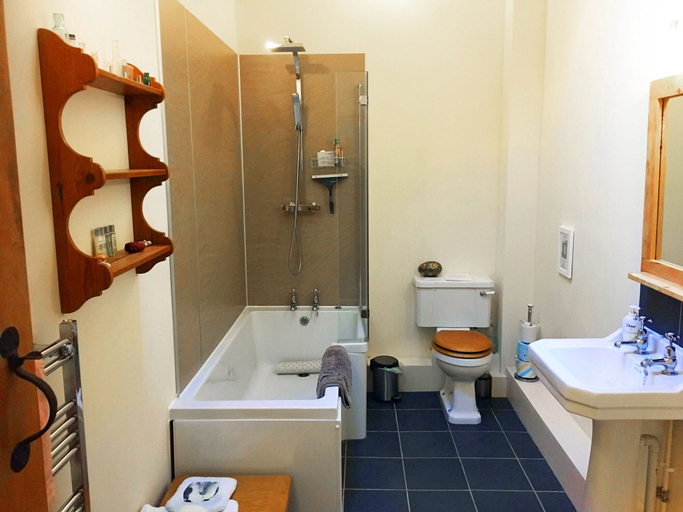 Bathroom 3, Drovers Retreat, Powys