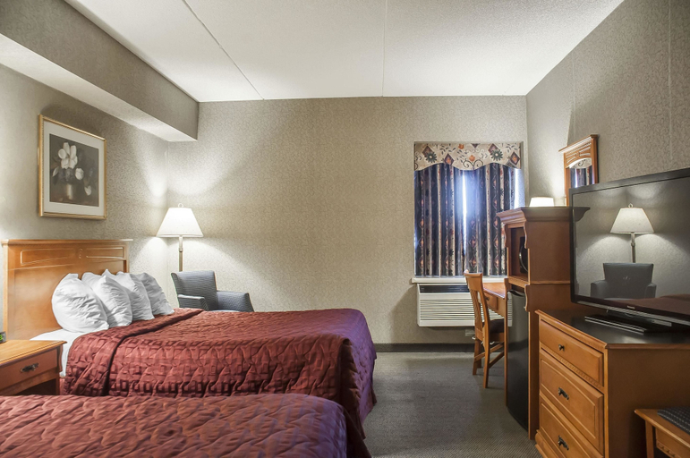 Bedroom 3, Comfort Inn Lundys Lane, Niagara