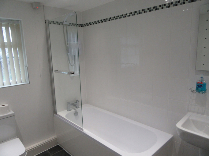Bathroom 3, No 1, Sefton