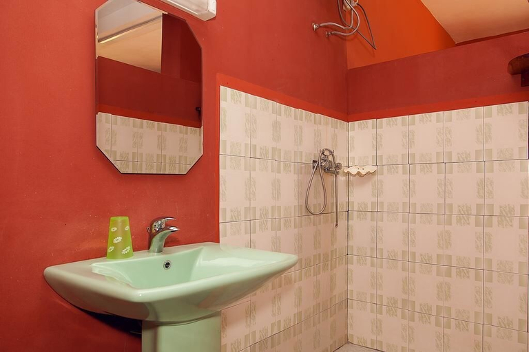 Bathroom 4, Hotel Restaurant Nautile, Analanjirofo