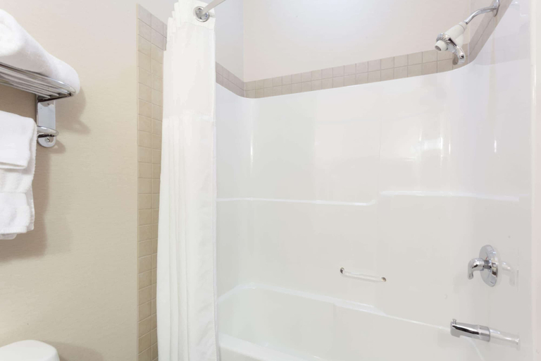 Bathroom 4, Ramada by Wyndham Westlock, Division No. 13