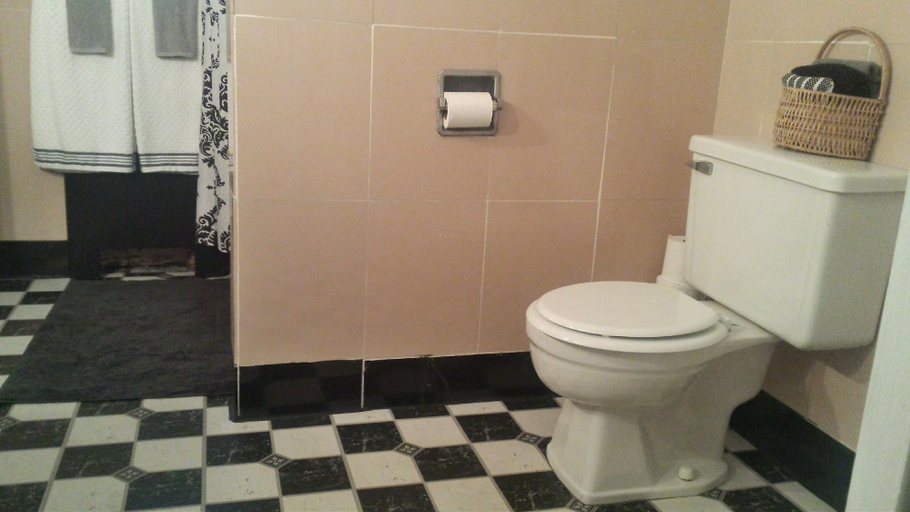 Bathroom 4, Maurrocks Bed & Breakfast, Monroe