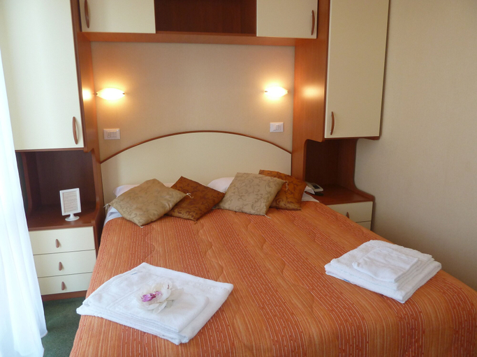 Bedroom 3, Crosal, Rimini