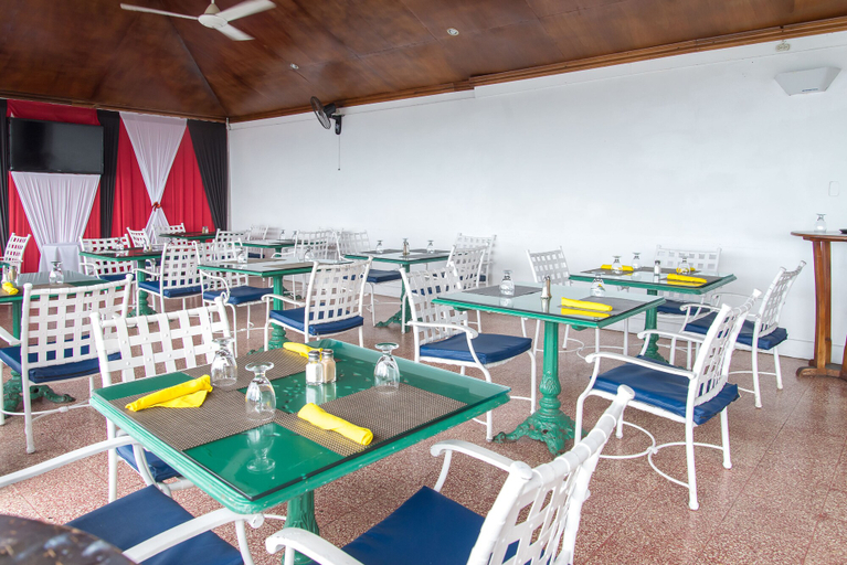 Food & Drinks, Montego Bay Club Apartments
