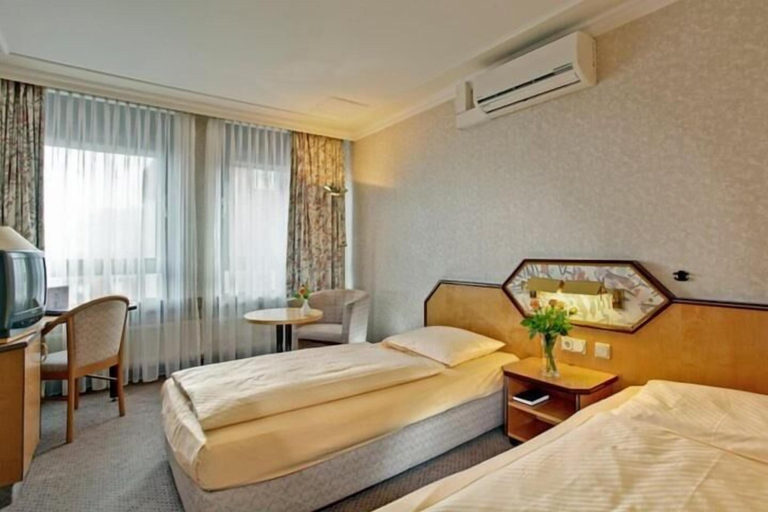 Bedroom 4, Hotel Senator Hamburg, Hamburg