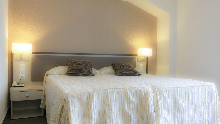 Bedroom 3, Hôtel La Source, Hautes-Pyrénées