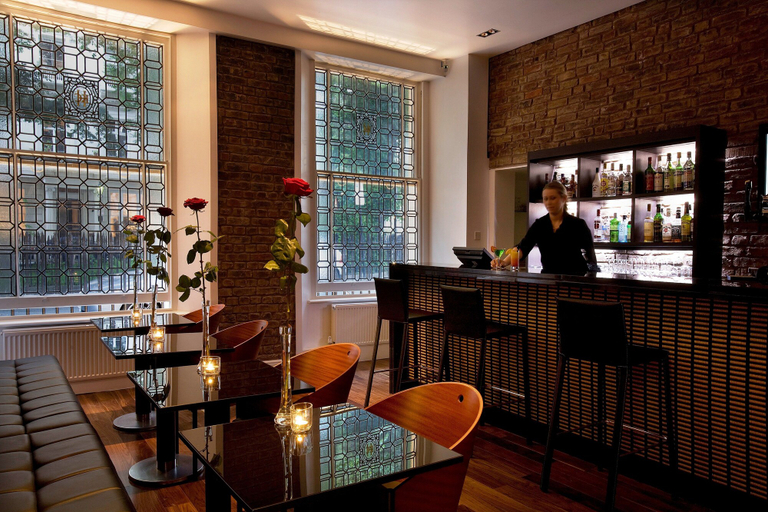 Food & Drinks 5, The Caesar Hotel, London