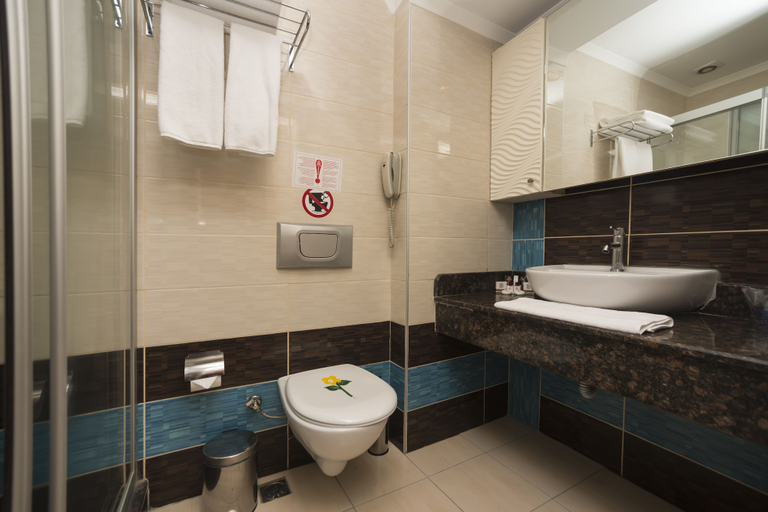 Bathroom 4, Taç Premier Hotel & Spa, Alanya