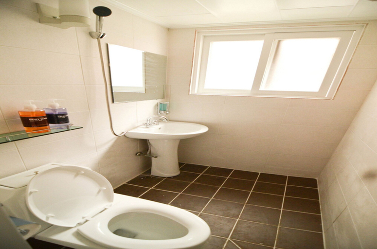 Bathroom 4, Korstay Sookmyung Woman's Univ - Campus Accommodation, Yongsan