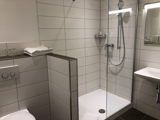 Bathroom 4, Hotel Gasthof Flötzinger Bräu, Rosenheim