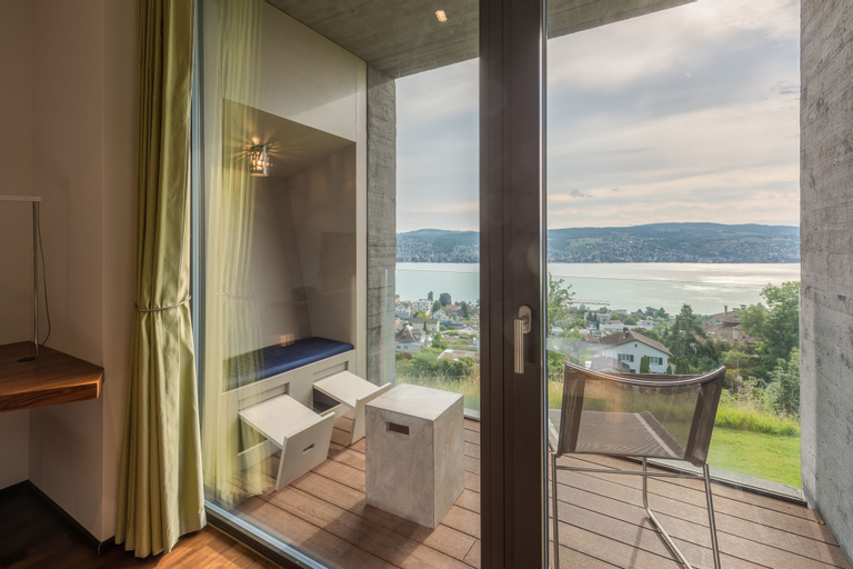 Exterior & Views 11