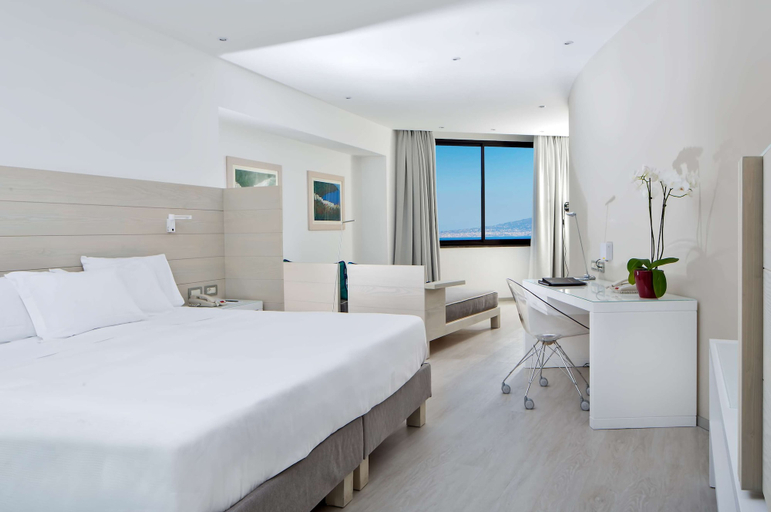 Bedroom 3, Hilton Sorrento Palace, Napoli
