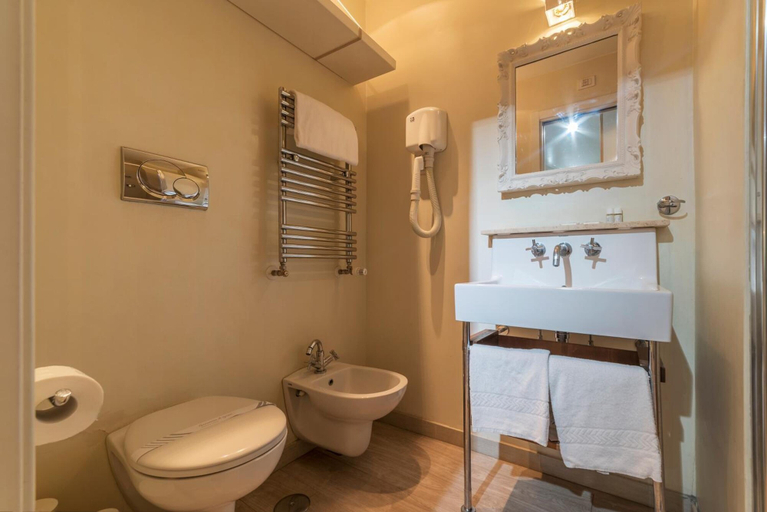 Bathroom 5, Nina Casetta de Trastevere, Roma