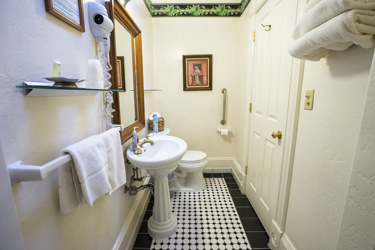 Bathroom 4, Red Garter Inn, Coconino