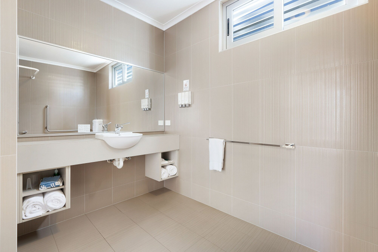 Bathroom 3, Smart Stayzzz Inns Clermont, Belyando