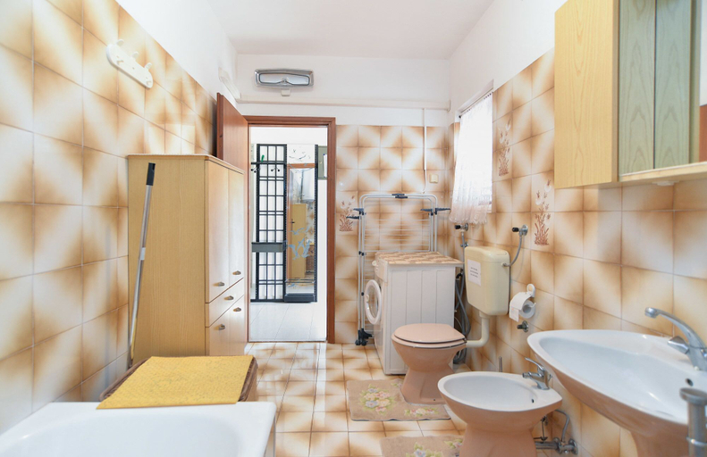 Bathroom 3, Apartment 684, Pula
