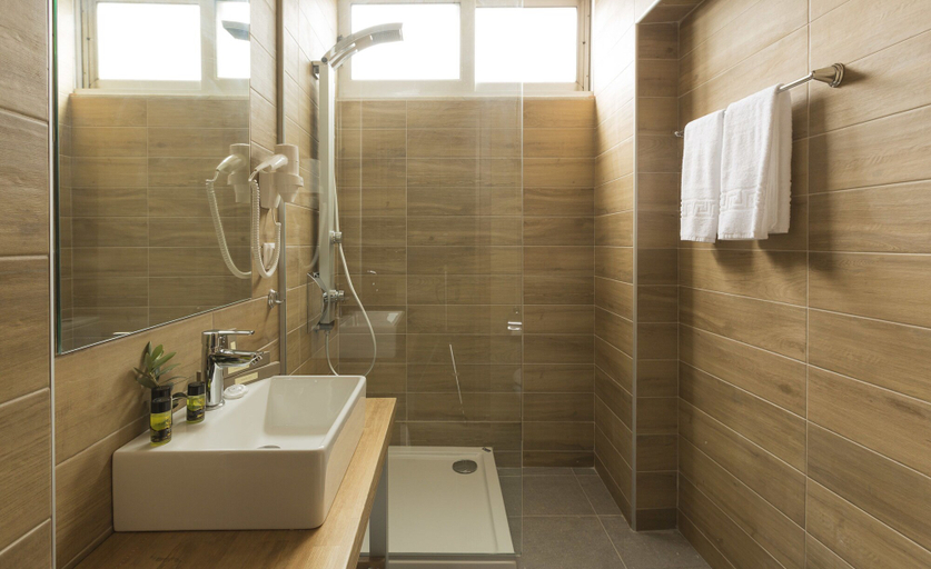 Bathroom 4, Plaza Hotel, Central Macedonia