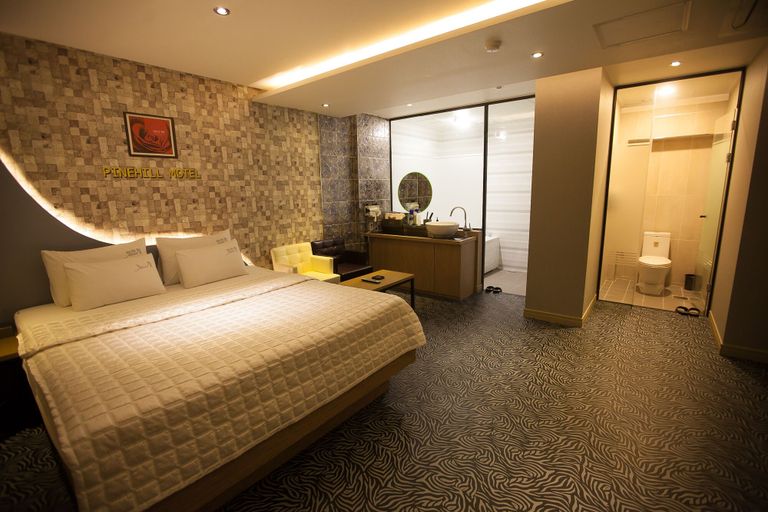 Bedroom 4, Pine Hill, Saha