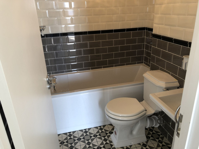 Bathroom 4, Almorah hotel