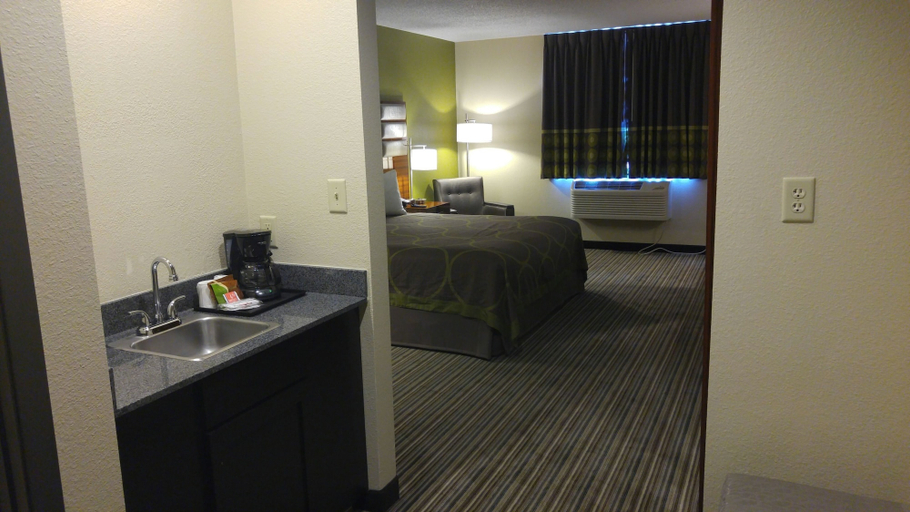Bedroom 4, Super 8 by Wyndham Copley Akron, Summit