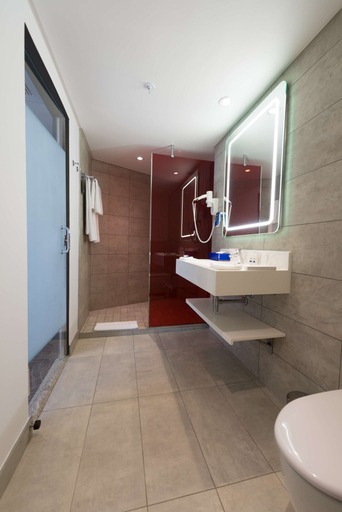 Bathroom 5, Park Inn by Radisson Libreville, Komo-Mondah