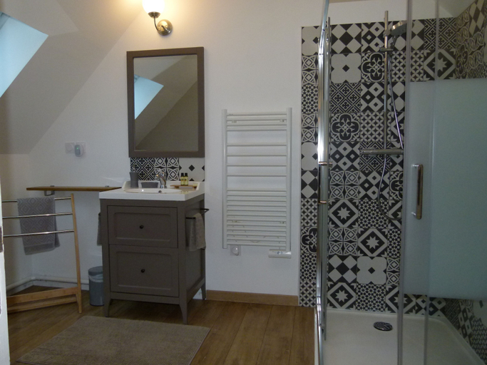Bathroom 5, Le Grand Saint-Marc, Loir-et-Cher