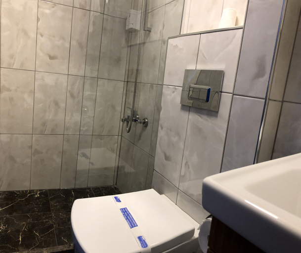 Bathroom 5, The House of Tulpan, Beyoğlu