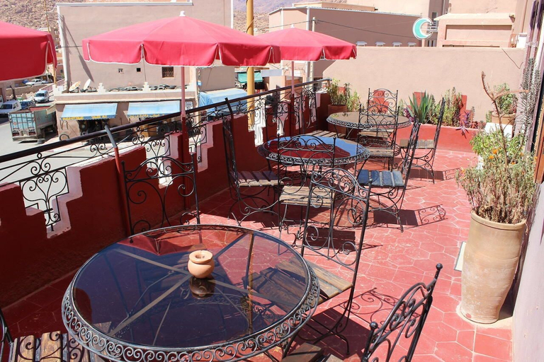Others 4, Auberge Les Amis, Tiznit