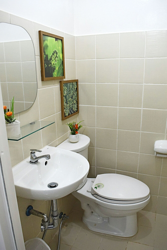 Bathroom 3, Oasis in Tagaytay, Tagaytay City