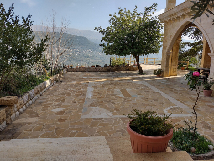 Property grounds 2, Maison de la Vallee Private Guest House Great View, Chouf