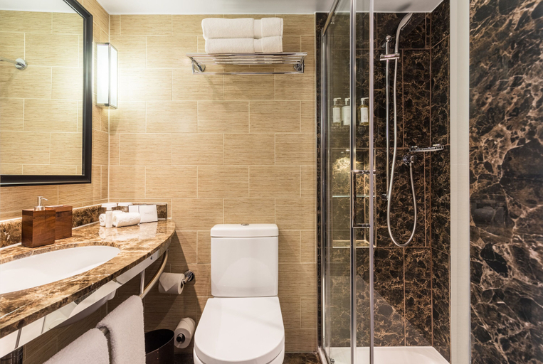 Bathroom 4, St. Ermins Hotel, Autograph Collection, London