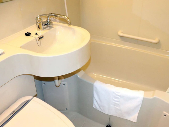 Bathroom 4, Toyoko Inn Hakata Nishi-nakasu, Fukuoka